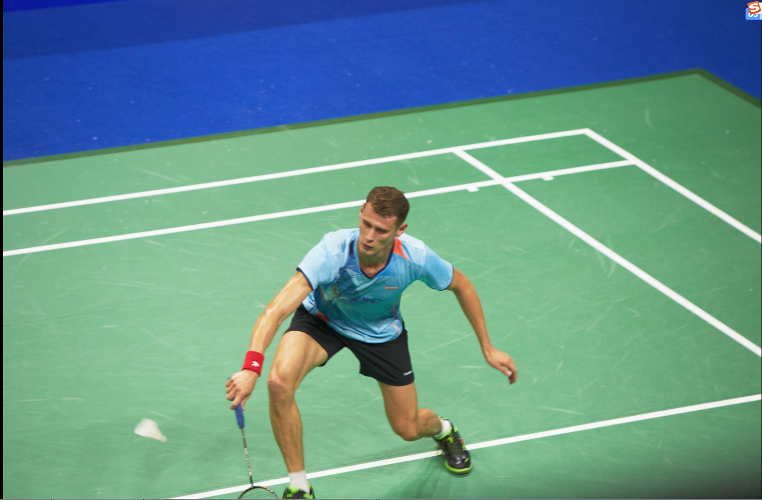 实德队员因伤退赛，主教练崩溃呼吁俱乐部加强训练的简单介绍