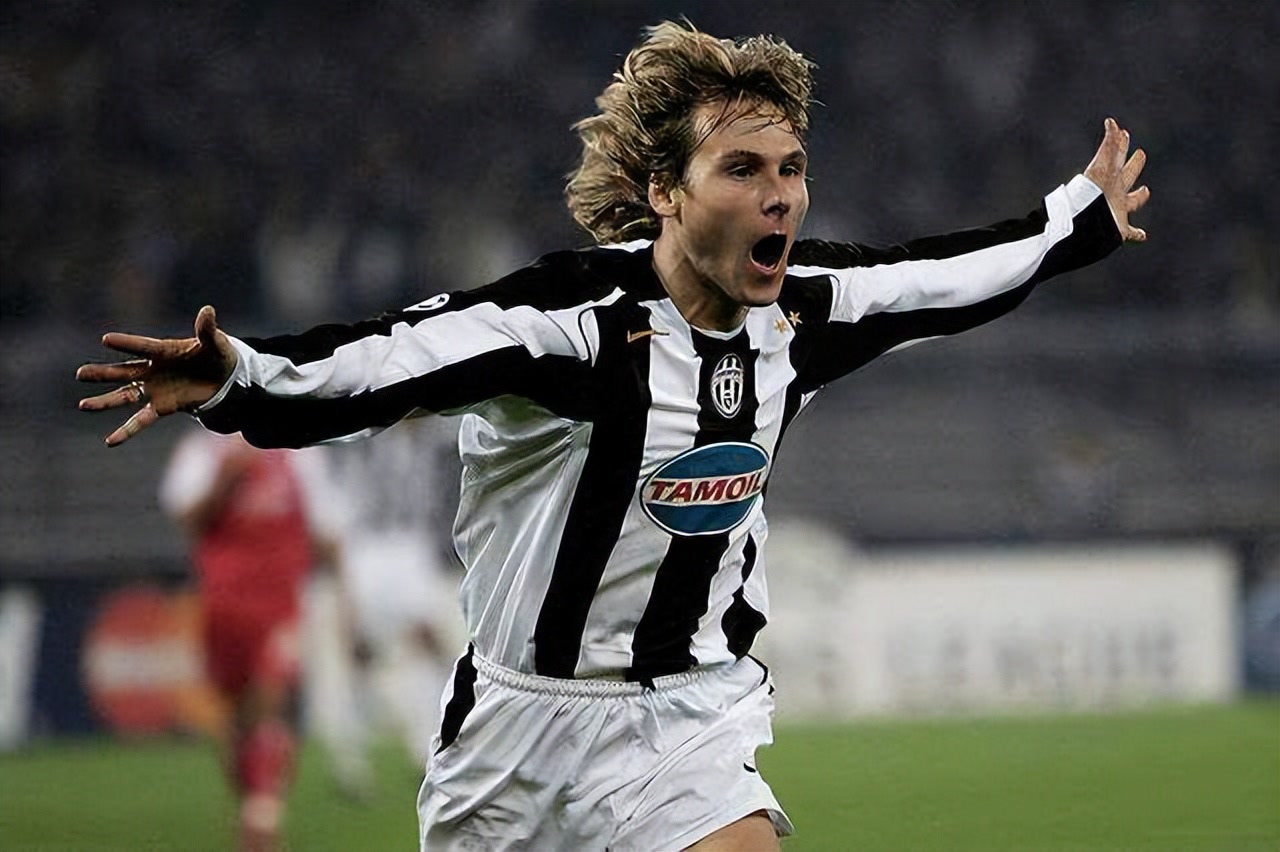 捷克中场签约德甲联赛球队，展现出色技艺的简单介绍