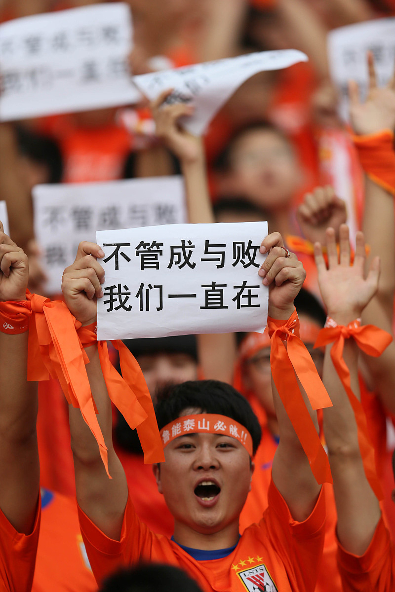 包含精彩对决燃情开启，球迷热情高涨的词条