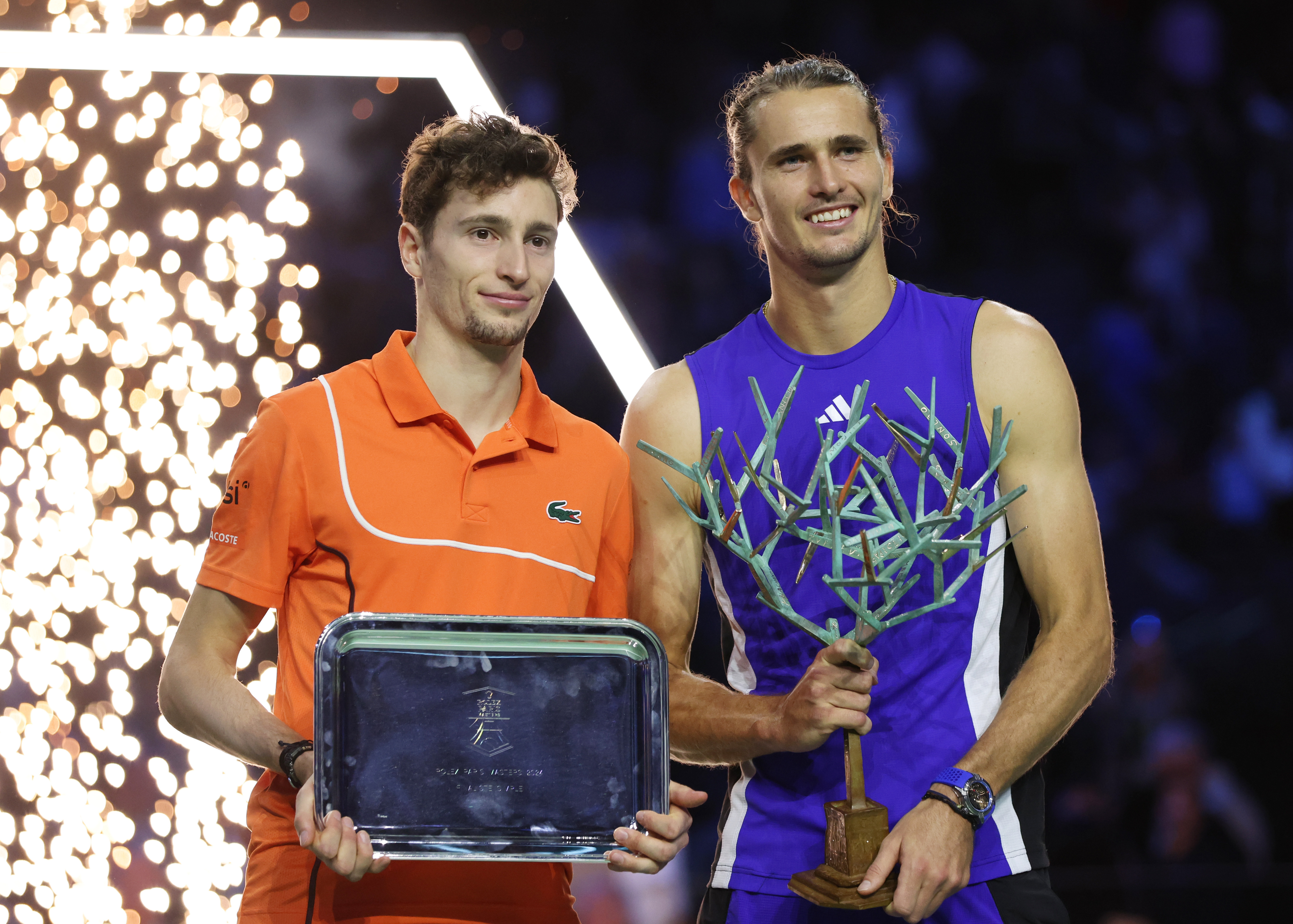 关于戴维斯杯险胜澳网，兹维列夫统治全场的信息